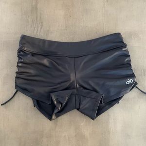 Alo yoga black shorts XS